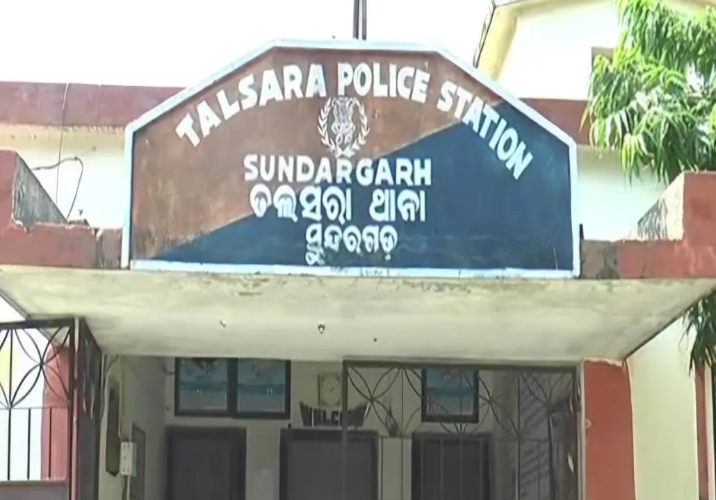  ସ୍ତ୍ରୀକୁ ପଥରରେ ଛେଚି ହତ୍ଯା,  ଅଭିଯୁକ୍ତ ସ୍ବାମୀ ଫେରାର