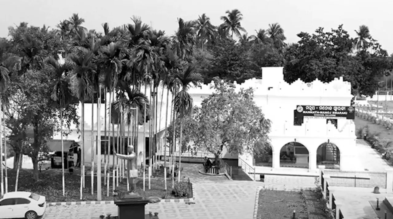  ସୁରଞ୍ଜନଙ୍କ ଡାଏରି: ସମୁଦ୍ରକୂଳର ଏକ ଗଁା