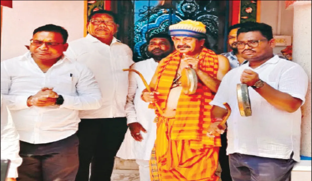  ଆହତ କର୍ମୀଙ୍କ ପାଇଁ ମନ୍ଦିରରେ ପୂଜାର୍ଚ୍ଚନା କଲେ କଂଗ୍ରେସ ବିଧାୟକ
