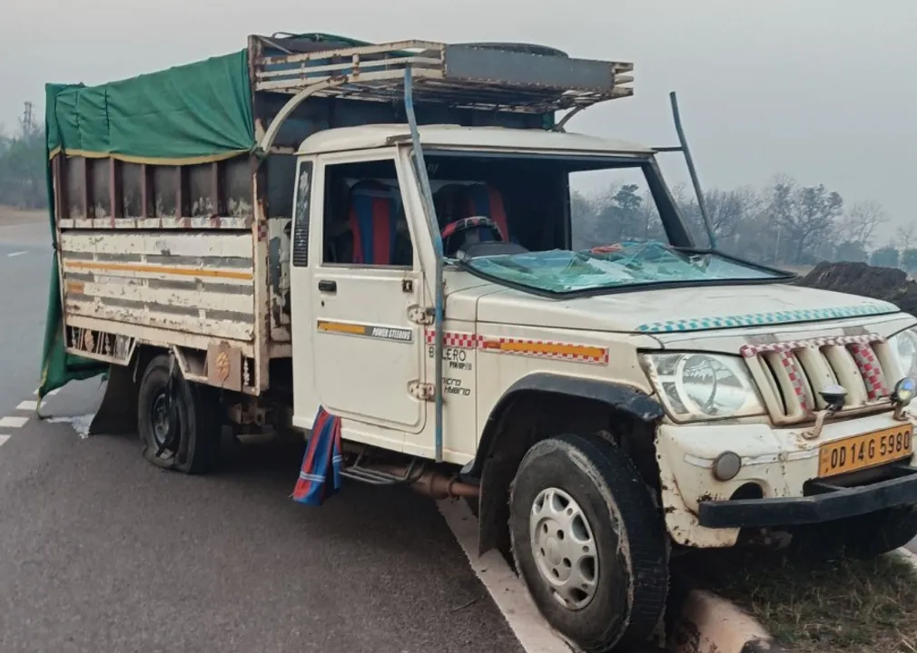  ଗୋରୁ ବୋଝେଇ ପିକ୍‌ଅପ୍‌ ଜବତ;  ୧୬ ଗୋରୁ ଉଦ୍ଧାର, ଚାଳକ ଫେରାର