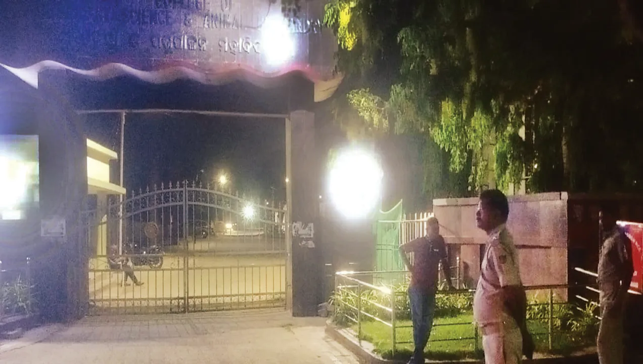  ଓୟୁଏଟିରେ ଛାତ୍ର-ଅଣଛାତ୍ର ସଂଘର୍ଷ: ବାଇକ୍‌ ସାଇଡ୍‌ମରାରୁ ପିଟାପିଟି, ଛାତ୍ରାବାସରୁ ୨ ଅଣଛାତ୍ରଙ୍କୁ ମୁକାଳିଲା ପୁଲିସ