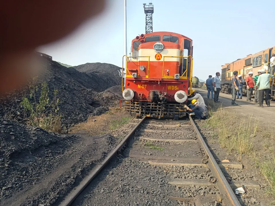  ରେଳ ଇଞ୍ଜିନ ଲାଇନଚ୍ୟୁତ: ଉଦ୍ଧାର କାର୍ଯ୍ୟ ଜାରି