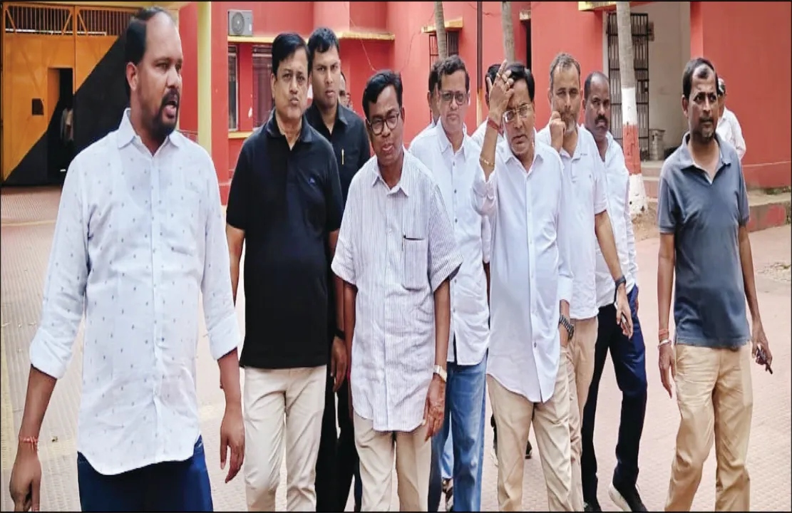  ଜେଲ୍‌ରେ ଥିବା କଂଗ୍ରେସ କର୍ମୀ ଓ ଛାତ୍ର ନେତାଙ୍କୁ ଭେଟିଲେ ପିସିସି ସଭାପତି