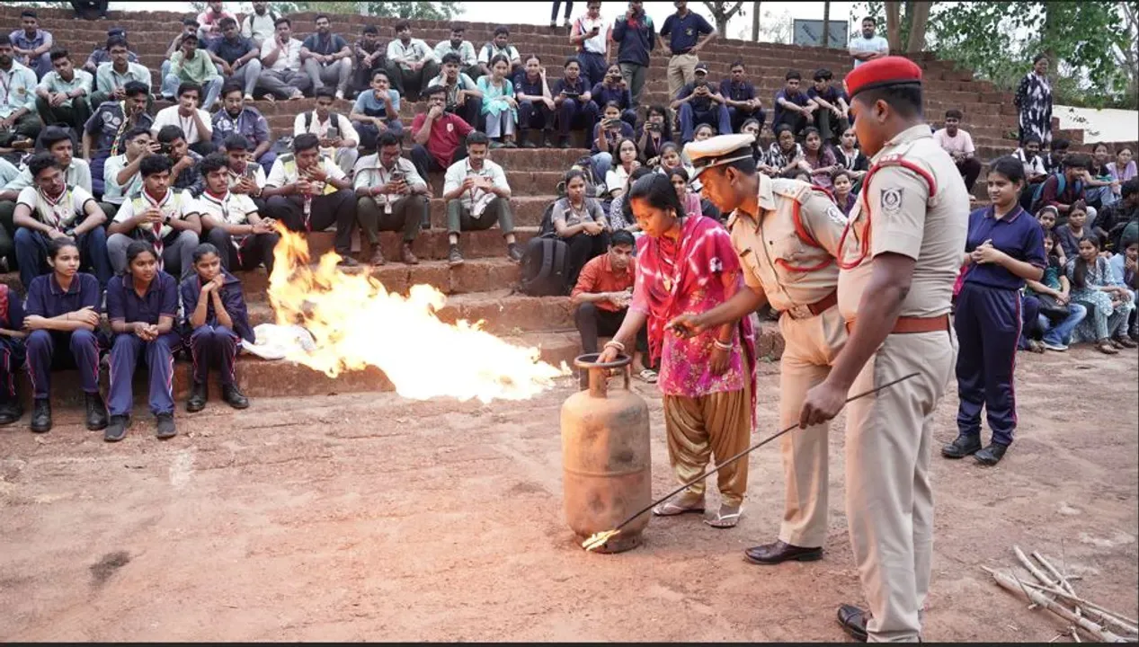  ଶିକ୍ଷାନୁଷ୍ଠାନରେ ଅଗ୍ନି ନିର୍ବାପନ ପ୍ରଶିକ୍ଷଣର ତାଲିମ