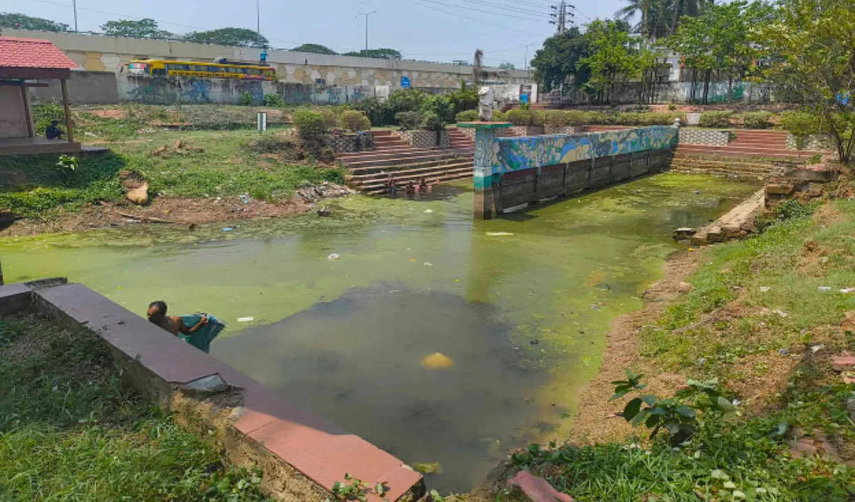  ‘ନୂଆ ପୋଖରୀ’ ଏବେ ପରିତ୍ୟକ୍ତ କୁଣ୍ଡ: ୫୦ ଲକ୍ଷ ପାଣିରେ ପଡ଼ିଲା, ଅମୃତ ଯୋଜନାରେ ମିଳିବ ୨୦ଲକ୍ଷ
