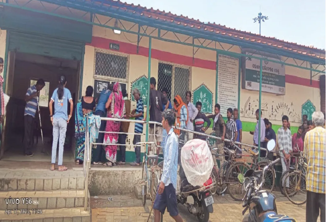  ଆହାର କେନ୍ଦ୍ର: ଖାଇବା ପାଇଁ ଘଣ୍ଟାଏ ଅପେକ୍ଷା