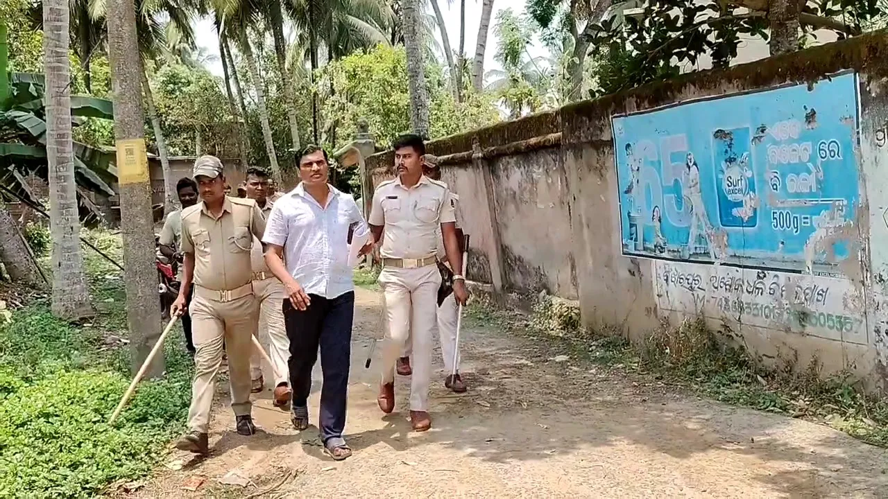  ବେଆଇନ ସେବାଶ୍ରମ ଉପରେ ଚଢ଼ାଉ, ପରିଚାଳକଙ୍କୁ ଉଠାଇନେଲା ପୁଲିସ