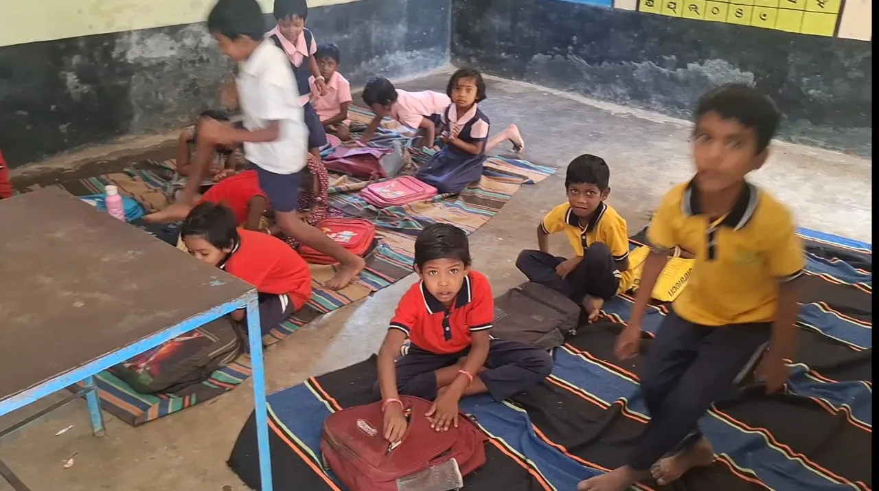  ୮ଟି ଶ୍ରେଣୀକୁ  ୪ଟି ଶ୍ରେଣୀଗୃହ; ୨ଜଣ ଶିକ୍ଷକରେ ଚାଲିଛି ପାଠପଢ଼ା