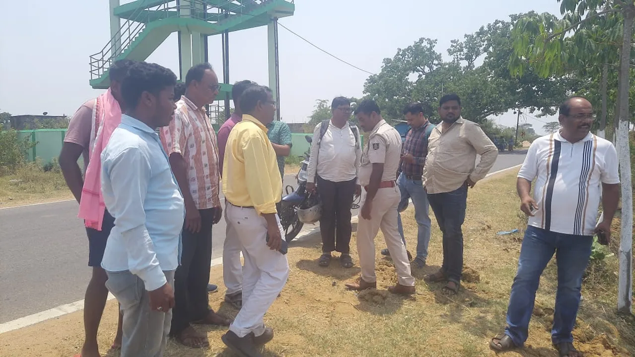  Road blocked in Boudh.  Photograph: (sambad.in) 