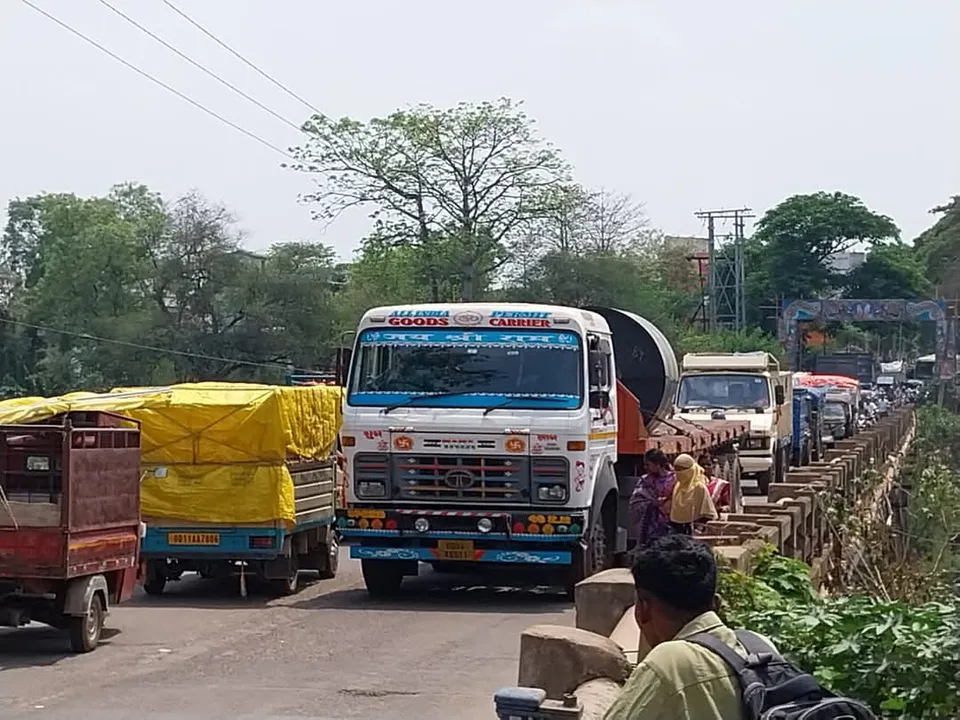  ବେଆଇନ୍ ପାର୍କିଂ ଯୋଗୁଁ ଦୁର୍ଘଟଣା: ପ୍ରଶାସନ ପାଲଟିଛି ନିଦାବିଷ୍ଣୁ