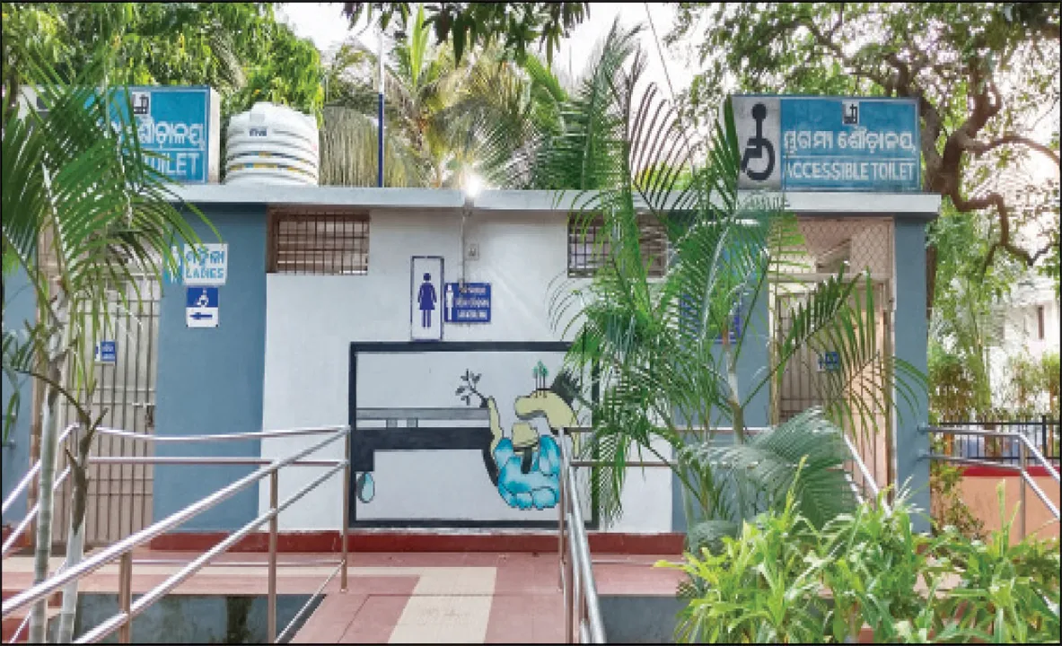  ଫରେଷ୍ଟ ପାର୍କ: ଅବ୍ୟବସ୍ଥାରେ ଶୌଚାଳୟ, ଦବିଗଲାଣି ପେଭର୍‌ ବ୍ଲକ୍‌