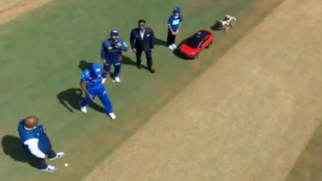  Lucknow won the toss and elected to bowl first. Photograph: (sambad.in) 