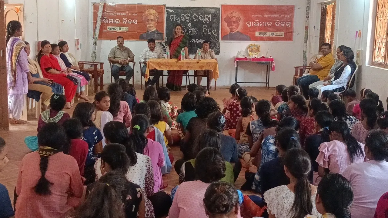  Sambad Ama Odisha celebrates Swaviman Day with Madhubabu's birth anniversary Photograph: (sambad.in) 
