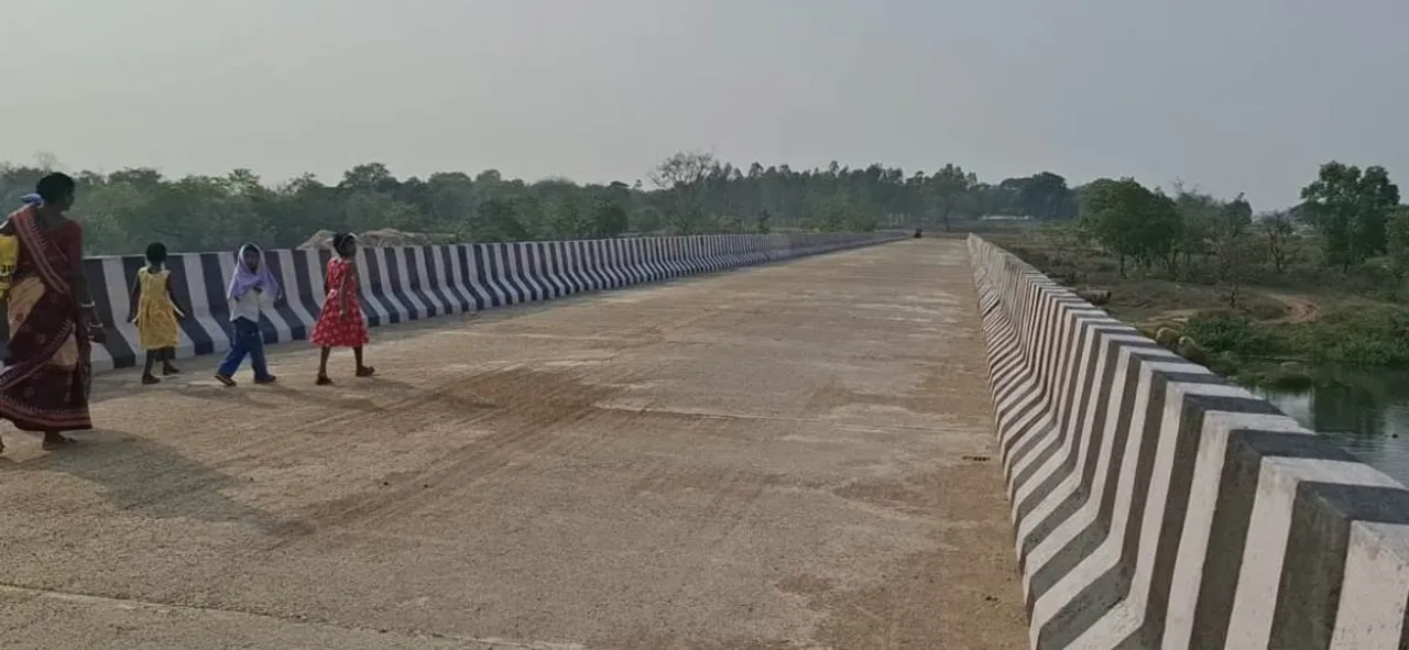  Biju Setu is causing distress to thousands of villagers Photograph: (sambad.in) 