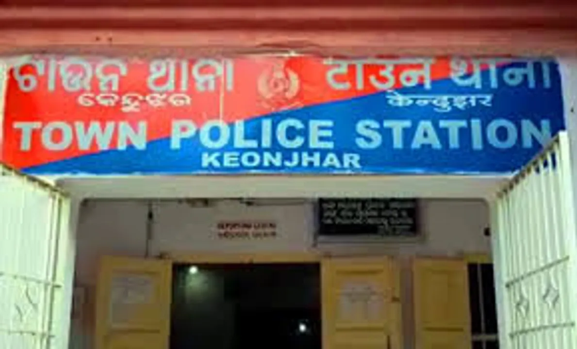  ସୁନା ବ୍ୟବସାୟୀଙ୍କୁ ମାଡ଼ ମାରି ଗହଣା ବ୍ୟାଗ୍‌ ଲୁଟିନେଲେ ଦୁର୍ବୃତ୍ତ