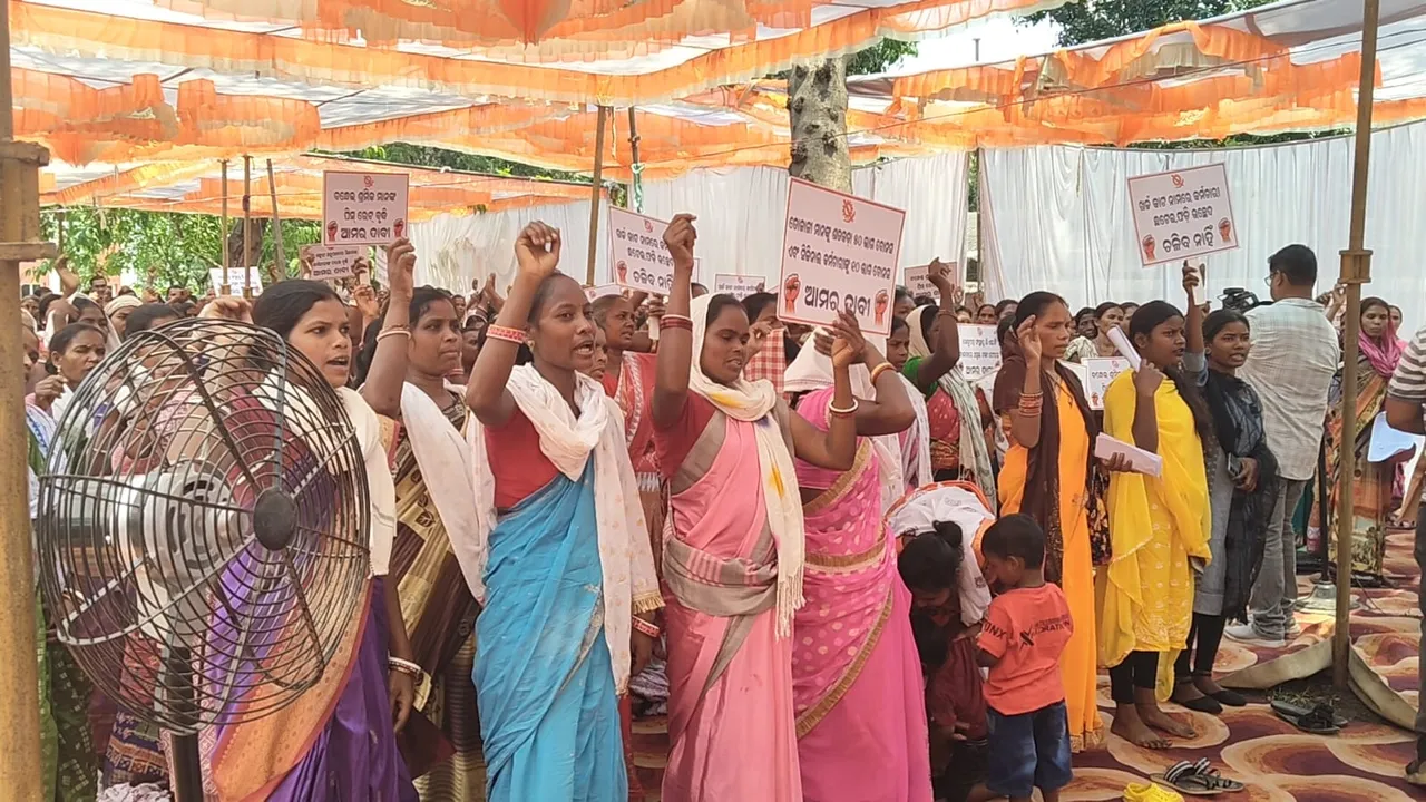  କେନ୍ଦୁପତ୍ର ସଂସ୍ଥାର ଘରୋଇକରଣକୁ ବରଦାସ୍ତ କରାଯିବନି, ୨୫ ହଜାର ଦସ୍ତଖତ ସମ୍ବଳିତ ଦାବିପତ୍ର ପ୍ରଦାନ