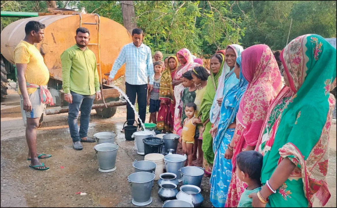  ପ୍ରଶାସନ ଶୁଣିଲାନି, ପାଣି ଯୋଗାଇଲେ ସମାଜସେବୀ