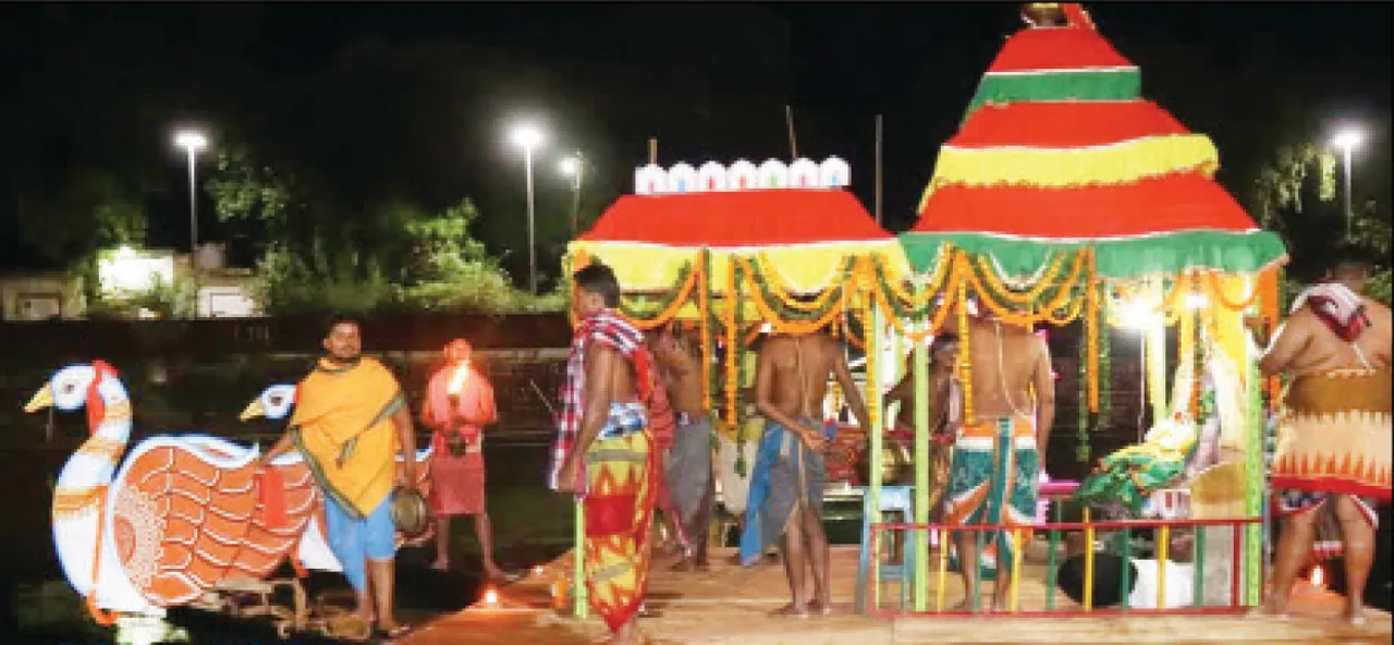 ବିନ୍ଦୁସାଗର ଆସିଲେନି କପିଳନାଥ: ମଣିକର୍ଣ୍ଣିକା ପୁଷ୍କରିଣୀରେ ଚାପ ଖେଳିଲେ