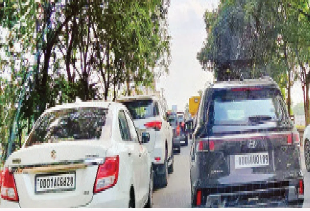  ଯନ୍ତ୍ରଣା ଦେଉଛି ପଳାଶୁଣୀ ବ୍ରିଜ: ୪ ଲେନ୍ ରାସ୍ତାକୁ  ୨ ଲେନ୍ ବ୍ରିଜ