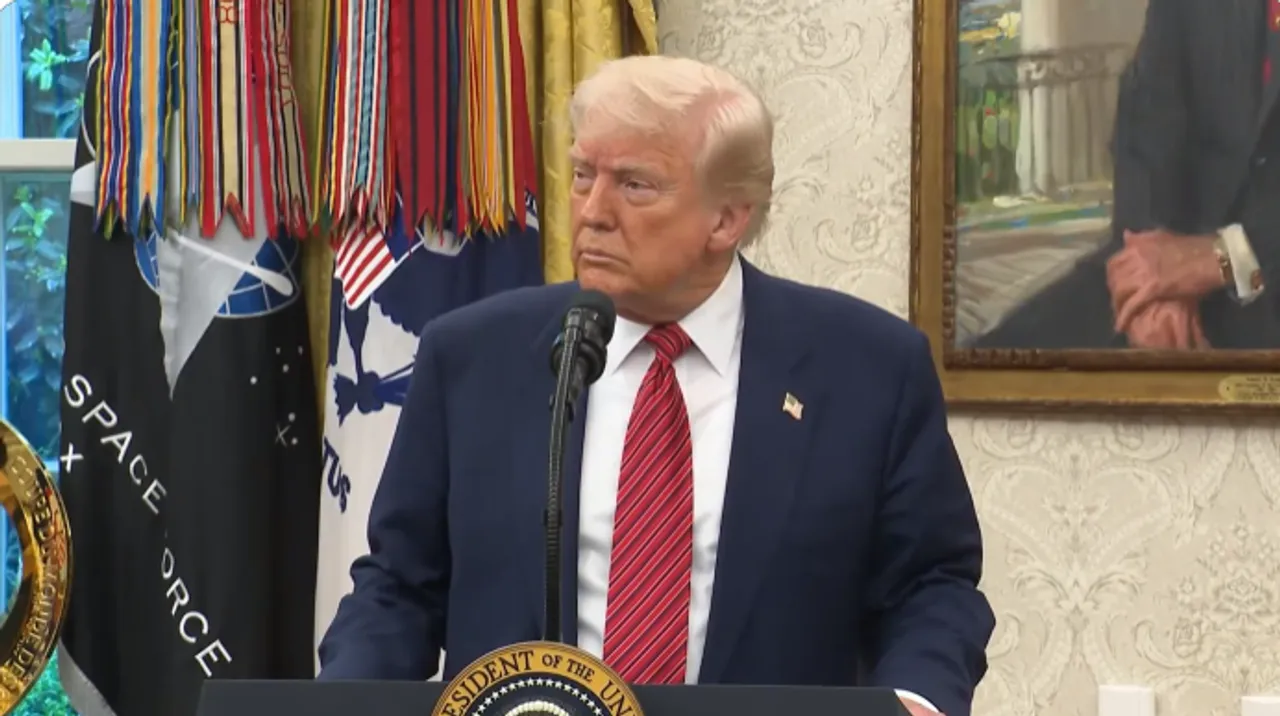  Donald Trump Photograph: (Donald Trump) 