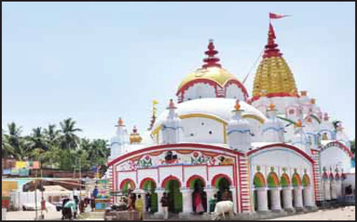 ଚନ୍ଦନେଶ୍ବର ଶିବ ମନ୍ଦିରରେ ଫାଟ: ନାଟ ମନ୍ଦିର ବି ଜରାଜୀର୍ଣ୍ଣ ଅବସ୍ଥାରେ, ୫୦୦ ବର୍ଷ ପୁରୁଣା ମନ୍ଦିର ପ୍ରତି ଦୃଷ୍ଟିପଡ଼ୁ