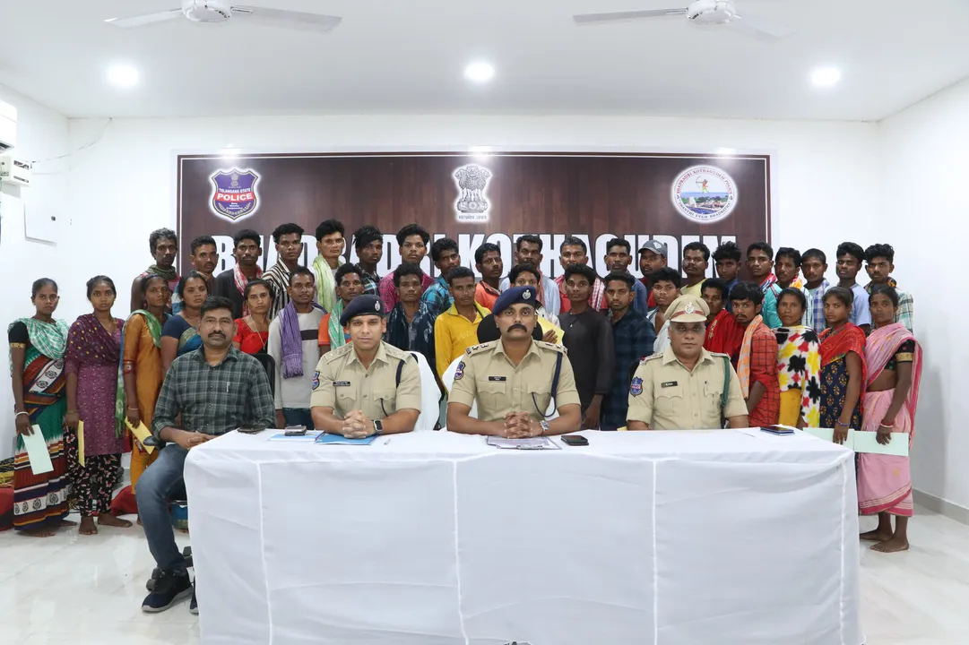  Naxal surrender Photograph: (sambad.in) 