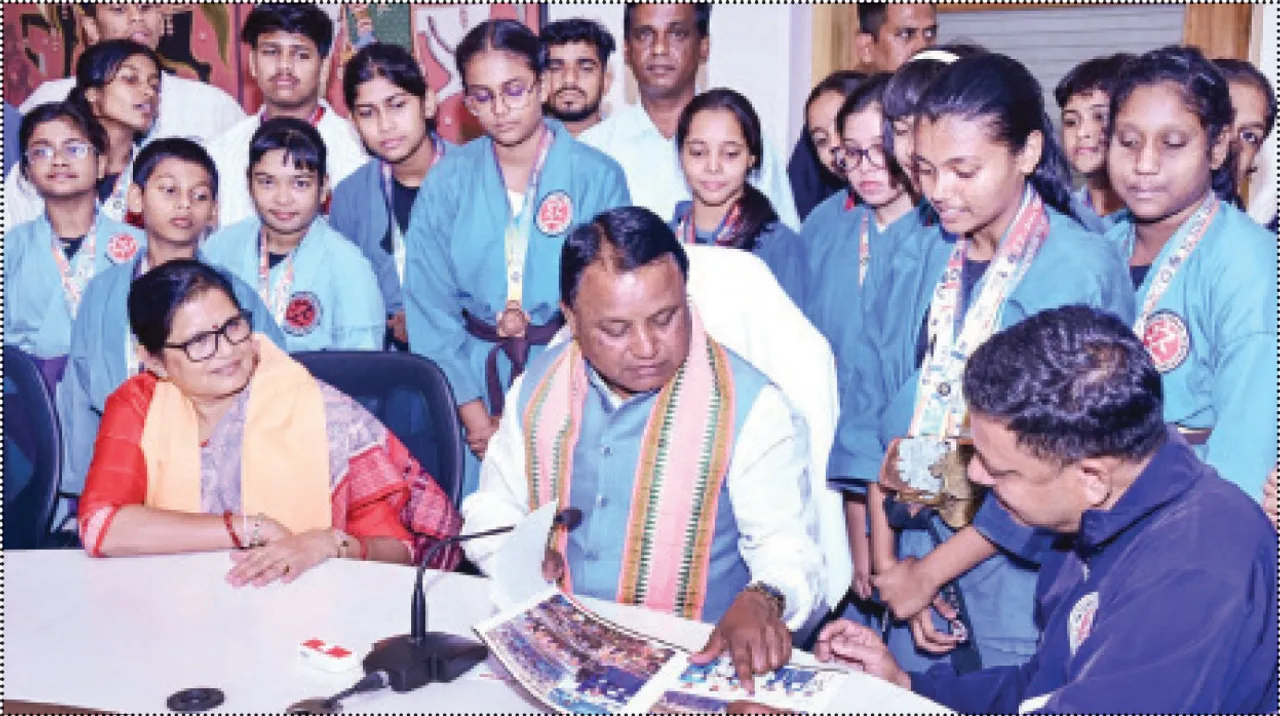  ମୁଖ୍ୟମନ୍ତ୍ରୀଙ୍କୁ ଭେଟିଲେ କୁଡ଼ୋ ସଂଘ ପ୍ରତିନିଧି
