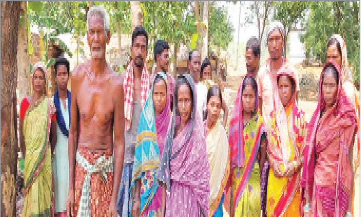  ଏମିତି ଗାଁ: ଲୋକେ ଦେଖିନାହାନ୍ତି ପକ୍କାରାସ୍ତା, ୨୦ କିଲୋମିଟର ଗଲେ ମିଳୁଛି ରାସନ୍‌