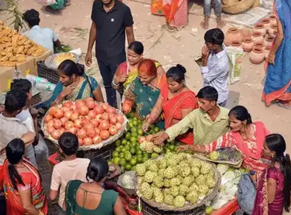  ଜମ୍ମୁ-କଶ୍ମୀରରେ ଶାନ୍ତି ଫେରୁଥିବାର ସୂଚନା: ଘରୁ ବାହାରିଲେଣି ଲୋକେ, ଦୋକାନବଜାର ଖୋଲିଲାଣି