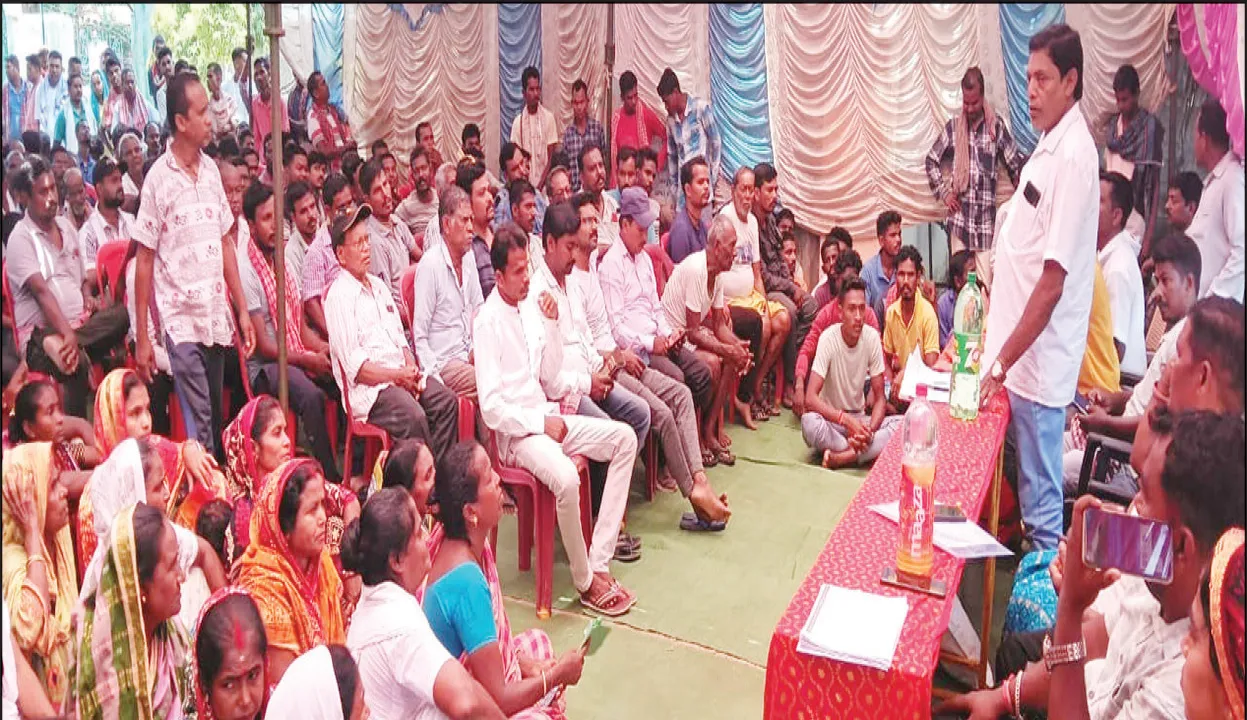  ଗ୍ରାମସଭାରେ ଆଦିବାସୀ-ବଙ୍ଗୀୟ ମୁହାଁମୁହିଁ: ଏମ୍‌ଭି ଗାଁର ନାମ ପରିବର୍ତ୍ତନ, ରାଜସ୍ବ ମାନ୍ୟତା ପ୍ରସ୍ତାବକୁ ତୀବ୍ର ବିରୋଧ