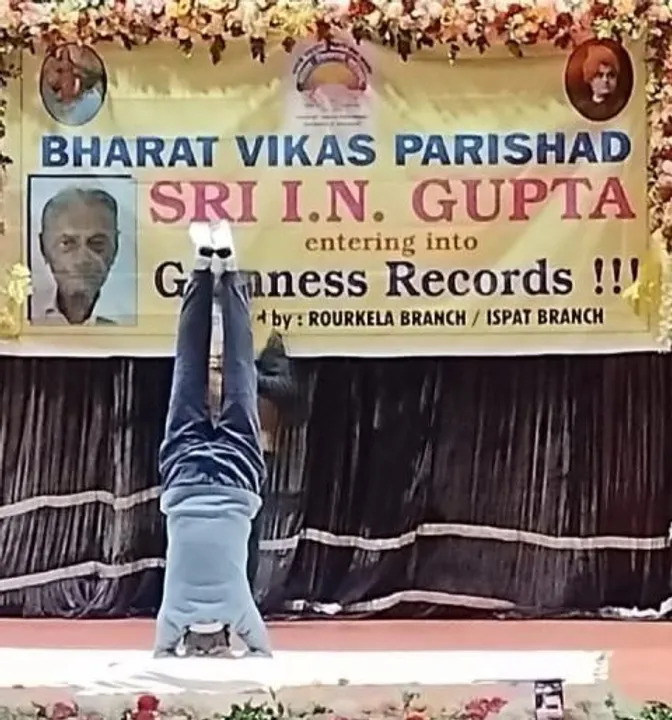  ୮୯ ବର୍ଷ ବୟସରେ ୨ ମିନିଟ୍‌ ଶୀର୍ଷାସନ, ଗିନିଜ୍‌ ରେକର୍ଡ ପାଇଁ ଈଶ୍ବର ଗୁପ୍ତାଙ୍କ ଉଦ୍ୟମ