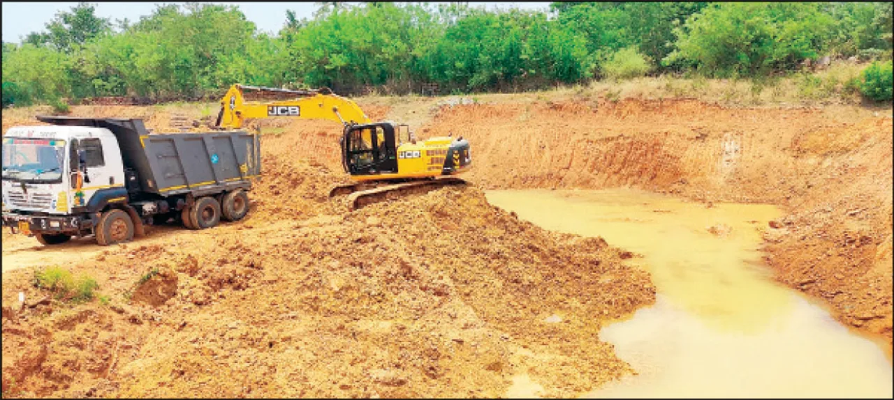  ଦିନରେ ଖୋଳା, ରାତିରେ ଚାଲାଣ: ମାଫିଆଙ୍କୁ ସୁହାଉଛି ଟାଣଖରା, ବାଜିରେ ଲାଗିଛି ଶ୍ରମିକଙ୍କ ଜୀବନ