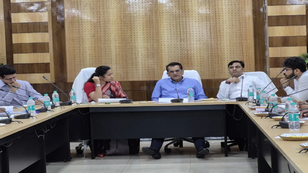  Amitabh Kant's review meeting in Jharsuguda Photograph: (sambad.in) 