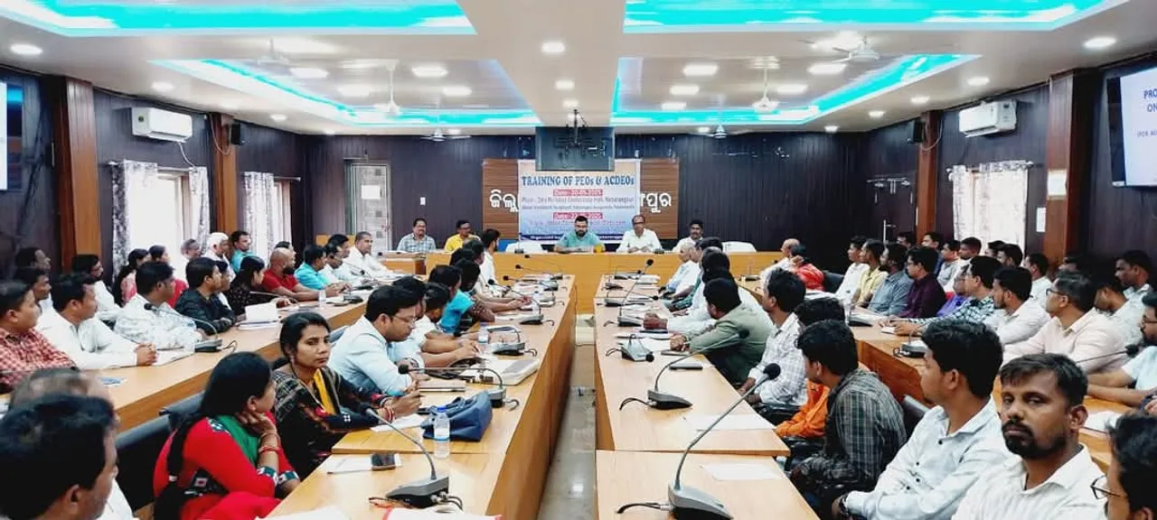  Training to PEO in Nabarangpur district.  Photograph: (sambad.in) 