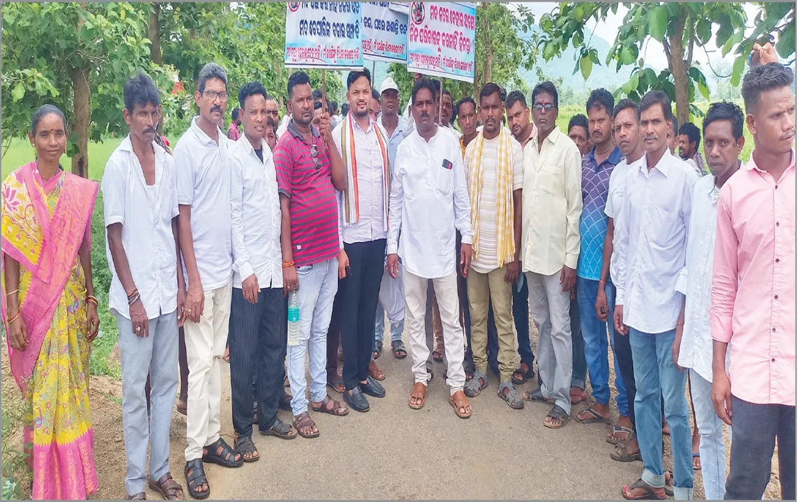  ମଦ ବିକ୍ରିକୁ କେନ୍ଦ୍ର କରି ଲଢ଼େଇ: ବିଧାୟକ-ମଦ ବ୍ୟବସାୟୀ ମୁହାଁମୁହିଁ