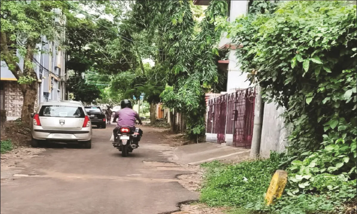  ରୁନ୍ଧି ହେଉଛନ୍ତି ନୀଳାଦ୍ରିବିହାରବାସୀ: ରାସ୍ତାକୁ ମାଡ଼ି ଚାଲିଛି ନିର୍ମାଣ, ପୂର୍ତ୍ତ ବିଭାଗ ଓ ବିଏସ୍‌ସି ନିରବଦ୍ରଷ୍ଟା