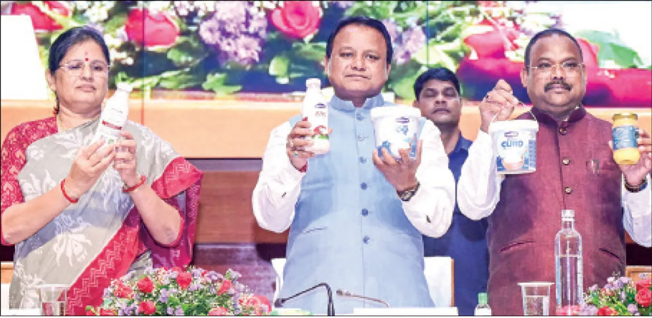  ଓମ୍‌ଫେଡ୍‌ କ୍ଷୀର ଦର ~୨ ବଢ଼ିଲା: ଦୁଗ୍ଧ ଚାଷୀଙ୍କୁ ଅଧିକ ୩ ଟଙ୍କା ସହ ଦୁର୍ଘଟଣାଜନିତ ମୃତ୍ୟୁ ସହାୟତା