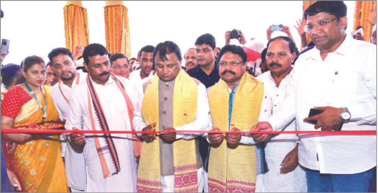  ଦେବଗଡ଼କୁ ୨୦୫ କୋଟିର ପ୍ରକଳ୍ପ ଭେଟିଦେଲେ ମୁଖ୍ୟମନ୍ତ୍ରୀ: ଜିଲ୍ଲା ମୁଖ୍ୟ ଚିକିତ୍ସାଳୟର ୩୦୦ ଶଯ୍ୟା ବିଶିଷ୍ଟ କୋଠା ଉଦ୍‌ଘାଟିତ