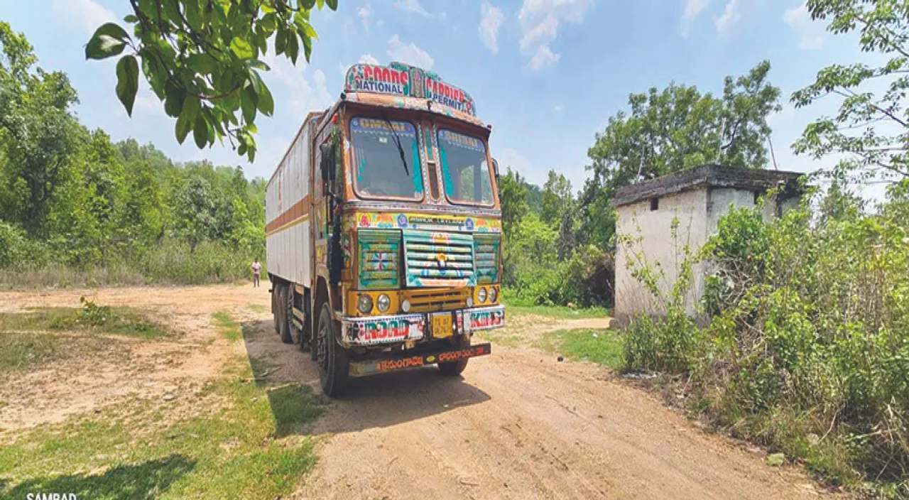  ପୁଲିସର ନିଦ ହଜାଇଛି ବାରୁଦ: ଶ୍ରବଣଙ୍କ ପରେ ଆସିଲା ନିକିତାଙ୍କ ନାଁ, ସ୍ୱାମୀ, ସ୍ତ୍ରୀ ଚଳାଇଥିଲେ ବିସ୍ଫୋରକ ବେପାର