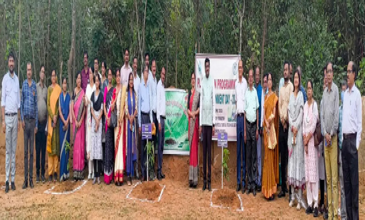  ‘ସମ୍ବାଦ ସାହିତ୍ୟଘର’ ଓ ଓୟୁଏଟି ପକ୍ଷରୁ ଚାରାରୋପଣ: ଲୋକାର୍ପିତ ହେଲା ହାଇଟେକ୍‌ ନର୍ସରି