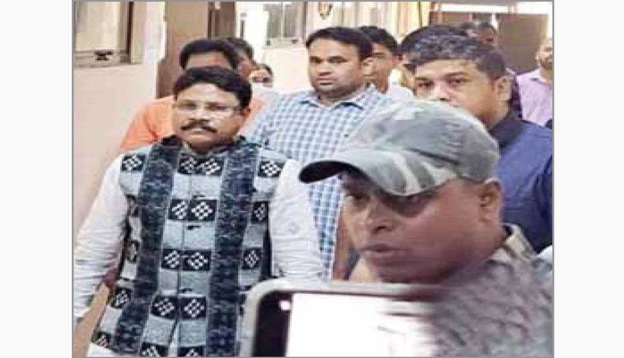  ଇଞ୍ଜେକ୍ସନ୍‌  ମୃତ୍ୟୁ ଘଟଣା: ସ୍ବାସ୍ଥ୍ୟମନ୍ତ୍ରୀଙ୍କ ତନାଘନା, ୩ଦିନ ପରେ ମିଳିବ ତଦନ୍ତ ରିପୋର୍ଟ