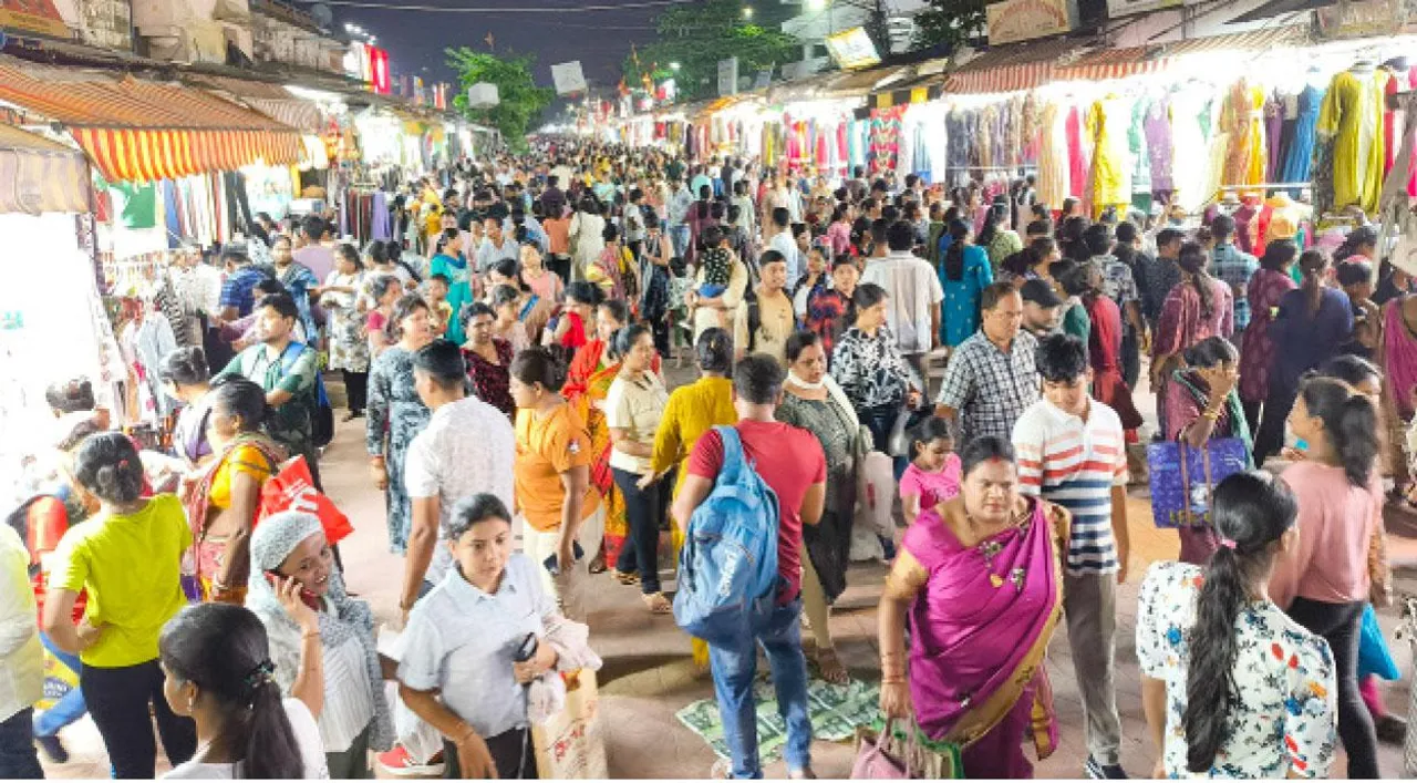  ଅାସୁଛି ରଜ: ରାଜଧାନୀରେ ରବିବାରିଆ ଭିଡ଼