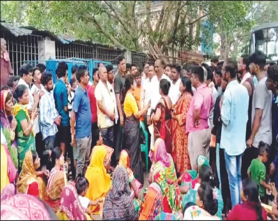  ବସ୍ତି ଉଚ୍ଛେଦ ବେଳେ ଉତ୍ତେଜନା, ବିଡିଏ ଅଧିକାରୀ-ଭେଙ୍କଟେଶ୍ବର ବସ୍ତିବାସିନ୍ଦା ମୁହାଁମୁହିଁ