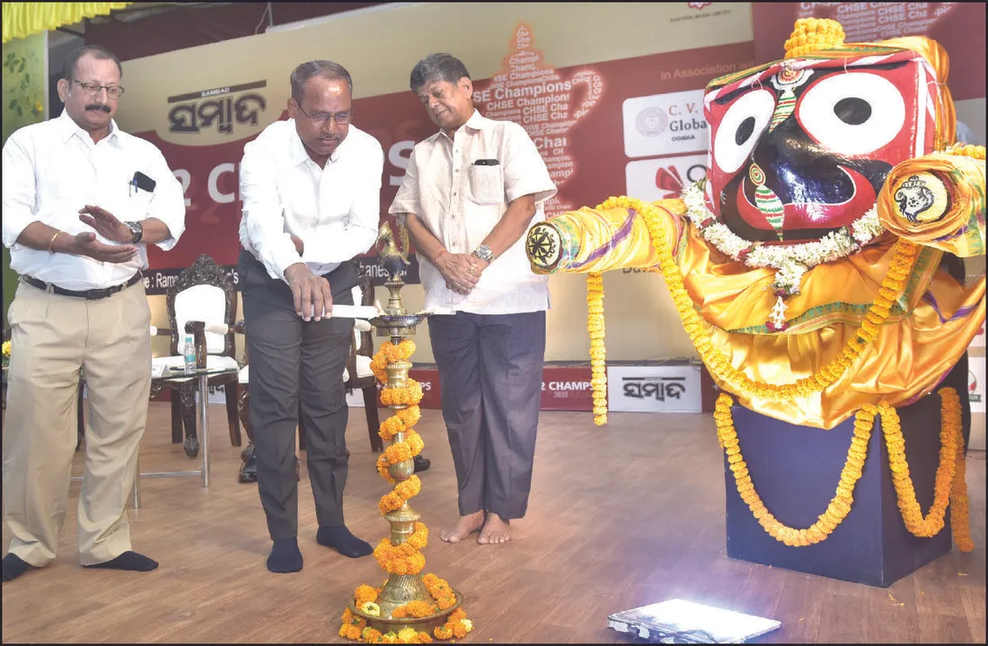  ‘ସମ୍ବାଦ’ ଯୁକ୍ତ୨ ଚାମ୍ପ୍‌ ମେଧାବୀ ସମ୍ବର୍ଦ୍ଧନା‌: ‘ଲକ୍ଷ୍ୟ ବିଶାଳ ଓ ବ୍ୟାପକ ହେବା ଉଚିତ’