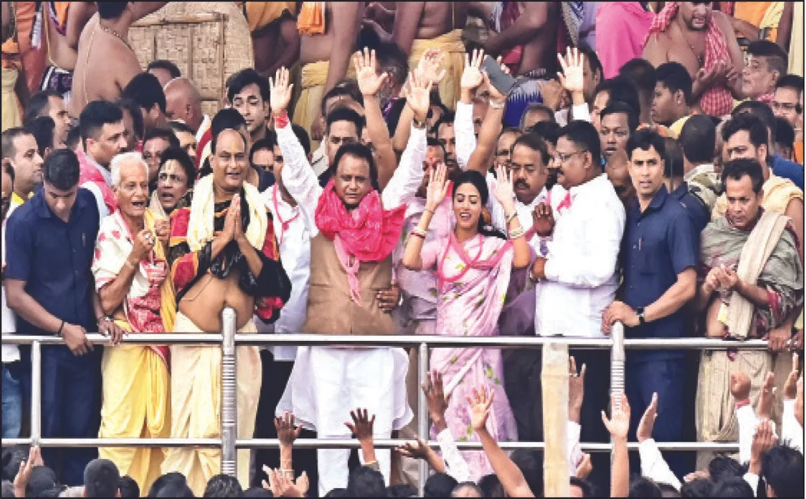  ସ୍ନାନବେଦିରେ ମହାପ୍ରଭୁଙ୍କୁ ଦର୍ଶନ କଲେ ମୁଖ୍ୟମନ୍ତ୍ରୀ