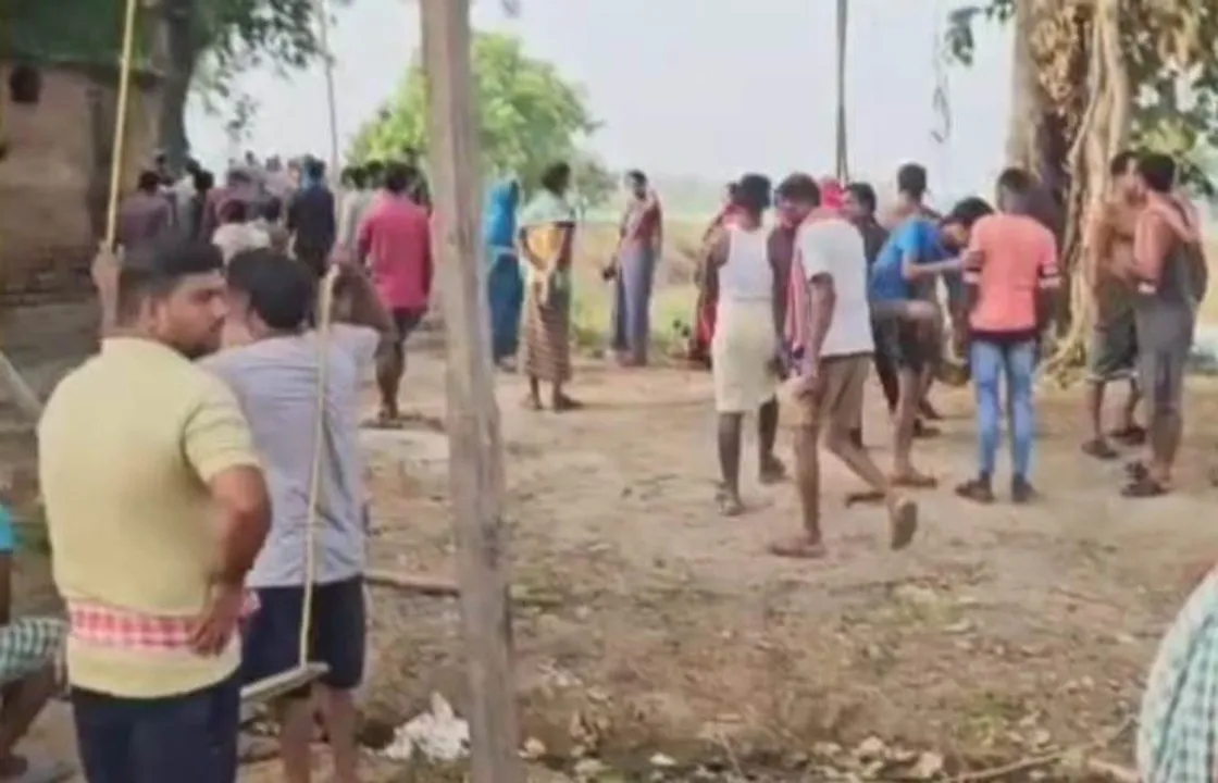 ପୋଖରୀ କୂଳ ଗଛରେ ଝୁଲୁଛି ମୃତଦେହ, ହତ୍ୟା ସନ୍ଦେହ କଲେ ପରିବାର ଲୋକେ