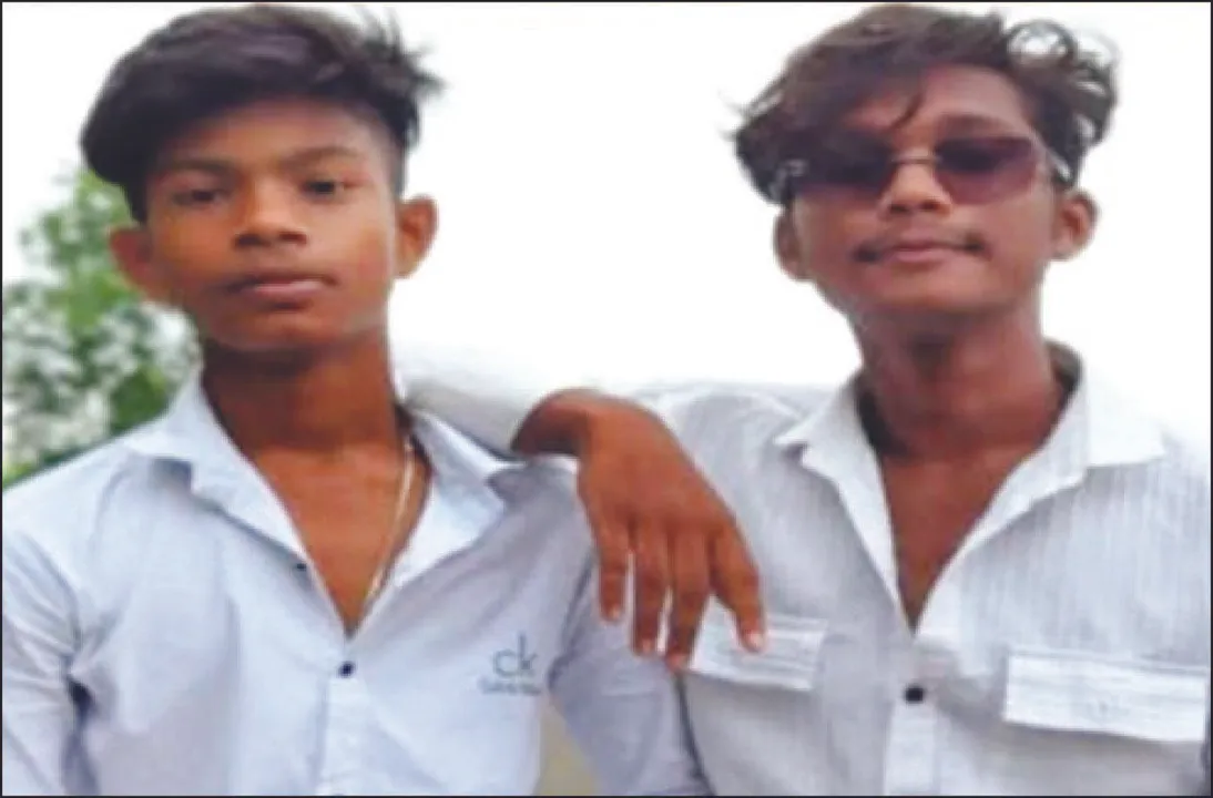  ସେଲ୍‌ଫି ହେଲା କାଳ: ଗୁଲମୀ ଜଳପ୍ରପାତରେ ଭାସିଗଲେ ୨ ପର୍ଯ୍ୟଟକ