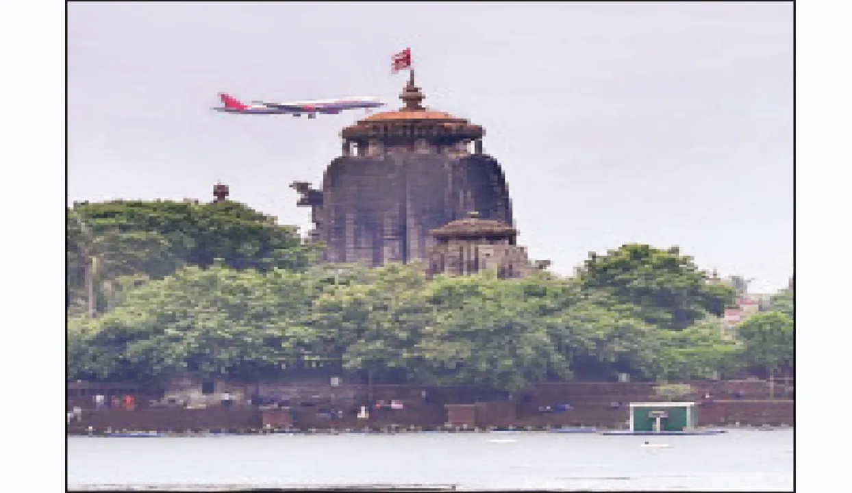 କମ୍‌ ଉଚ୍ଚତାରେ ଉଡ଼ୁଛି ବିମାନ: ଲିଙ୍ଗରାଜ ମନ୍ଦିରକୁ ବଡ଼ ବିପଦ, ଚିନ୍ତାପ୍ରକଟ କଲେ ଐତିହ୍ୟ ଗବେଷକ