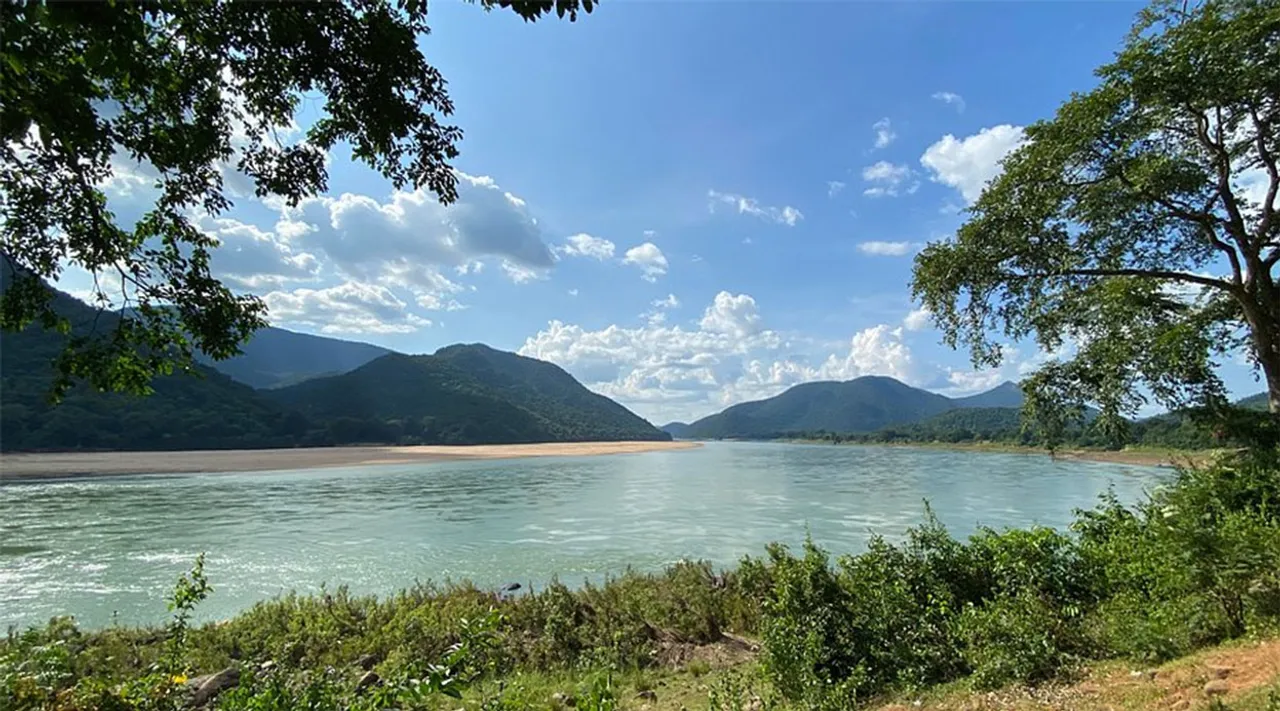  ଟିକରପଡ଼ାବାସୀଙ୍କ ଦୁଃଖ: କୁମ୍ଭୀର ପାଇଁ ମଣିଷ ଜୀବିକା ପଛ, ବନ୍ୟଜନ୍ତୁଙ୍କ ମୁହଁରେ ଫସଲ ନଷ୍ଟ