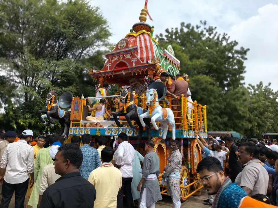  ଗାନ୍ଧୀନଗର ଅଦାଲଜ ଜଗନ୍ନାଥ ମନ୍ଦିରରୁ ମହାପ୍ରଭୁଙ୍କ ରଥ ଆନନ୍ଦରେ ଟାଣିଲେ ଶ୍ରଦ୍ଧାଳୁ